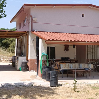 KLEINES HAUS MIT GRUNDSTÜCK