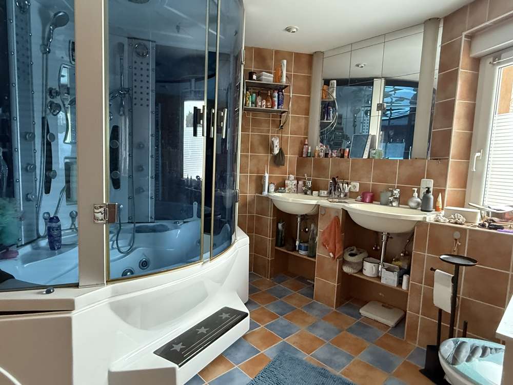 Immobilie in Ratzert - Großzügiges Einfamilienhaus mit Doppelgarage und Garten in Woldert! - Bild 2