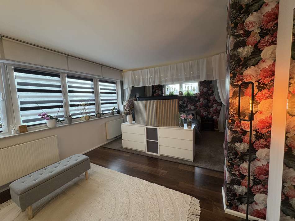 Schlafzimmer m. Ankleidebereic