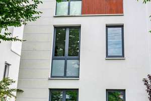 Lichtdurchflutetes Reiheneckhaus nach KfW-40-Standard mit Dachterrasse und Stellplatz