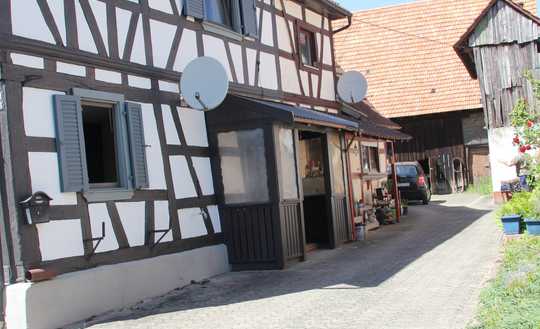 *GROSSES GRUNDSTÜCK mit FACHWERHAUS*