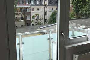 Wohnen im lichtdurchfluteten 3. Obergeschoss mit kleinem hellen Balkon in Hannover-Kleefeld