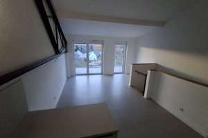 Maisonette-Wohnung mit Balkon und moderner Treppe in Dortmund (44227)