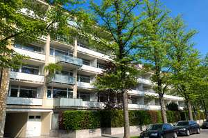 2-Zimmer-DG-Wohnung mit Küche und Loggia in Schwabing