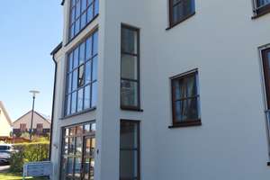 Attraktive 2,5-Zimmer-Dachgeschosswohnung, Loggia plus Balkon, TG-Stellplatz, frei, ohne Provision – Zum Schmiedeberg 4, 1156 Gompitz, Dresden – Vorschaubild 2