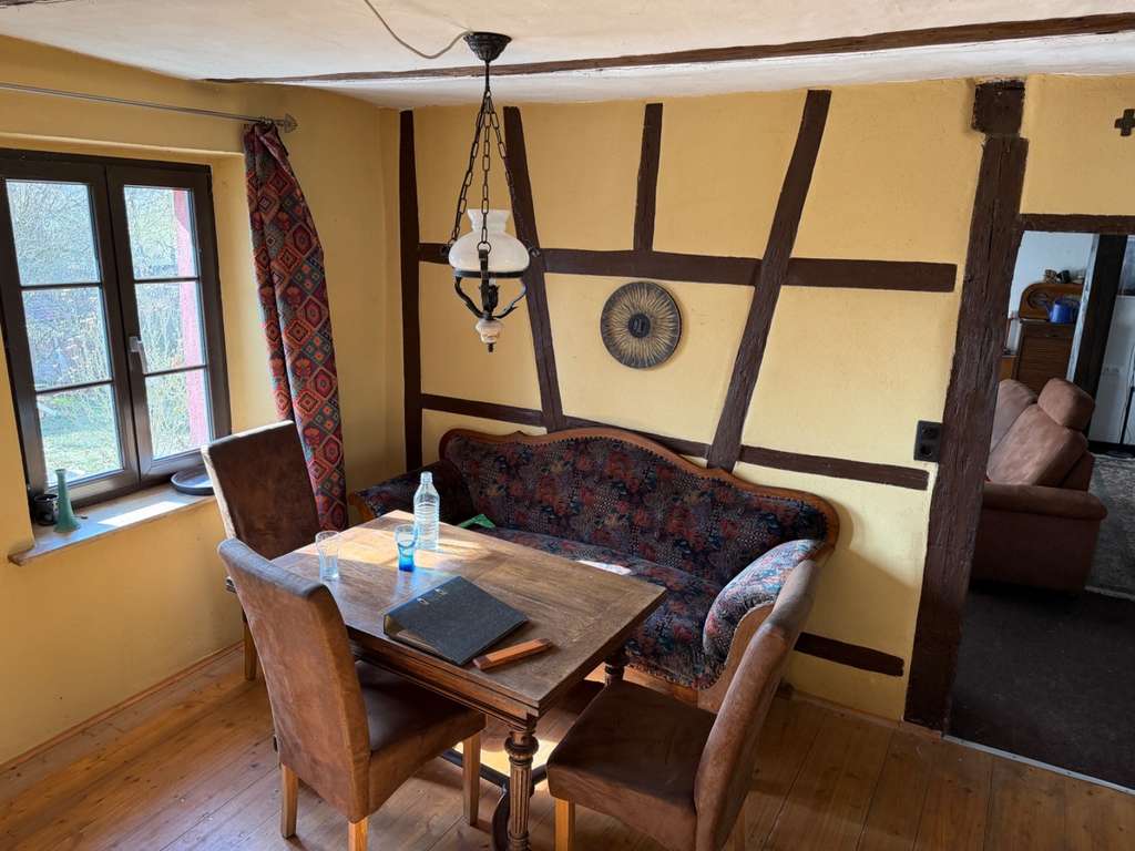 Immobilie in Oberdachstetten - Einfamilienhaus mit 5 Zimmern und Garage in Oberdachstetten - Bild 1