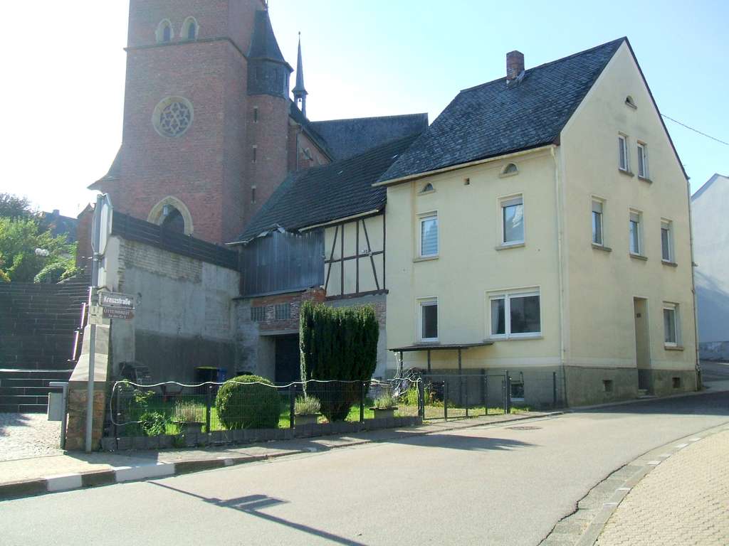 Immobilie in Niedersohren - +++REDUZIERT+++ Solides, teilrenoviertes Wohnhaus mit Außenanlage, Nebengebäude und Garage - Bild 0