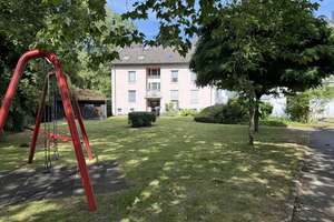 Lieber 3- statt 2-Zimmer: unvermietete 3-Zimmerwohnung mit Einbauküche, Duschbad und Balkonterrasse