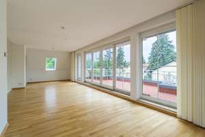 Geräumige, bezugsfreie Wohnung mit Südwest-Terrasse und KFZ-Stellplatz nahe S-Bhf Lichtenrade!