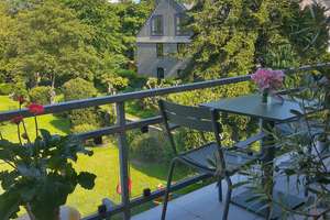 Provisionsfrei - schöne Dachgeschoss-Maisonette-Wohnung mit Balkon in Alt-Heerdt, 250 m zum Rhein