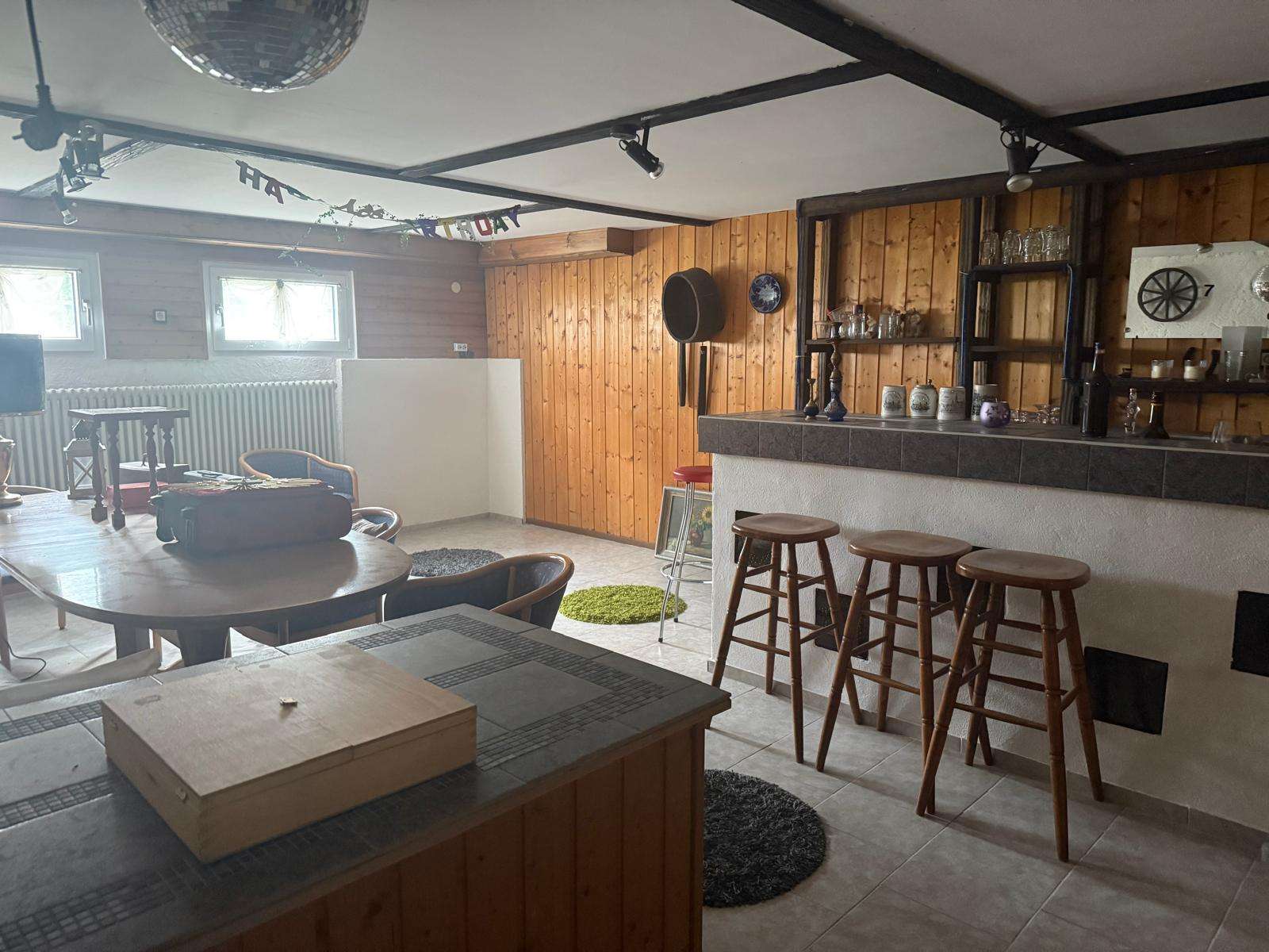 Immobilie in Walzbachtal - Attraktive, 4-Zimmer-Dachgeschoßwohnung mit Garage, Gartenanteil, Hobbyraum - Bild 1