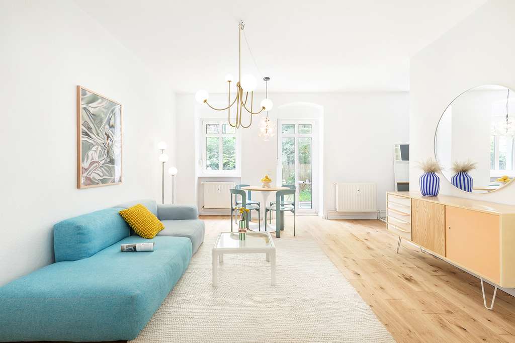 Friedrichshain, nahe Volkspark: Frisch renovierte 2-Zimmer-Terrassenwohnung mit kleinem Gartenanteil