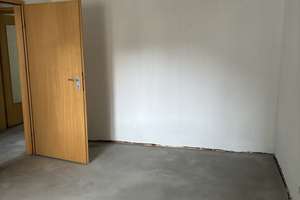 Gemütliche 2-Zimmer Erdgeschosswohnung mit Balkon und Blick ins Grüne – Riemenschneiderstr. 14, 90408 Uhlandstraße, Nürnberg – Vorschaubild 4