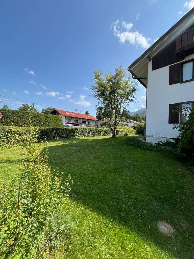 Immobilie in Schwangau - Weltbekannte Kulisse, absolute Ruhe: Ihr exklusiver Rückzugsort am Fuß von Schloss Neuschwanstein - Bild 1