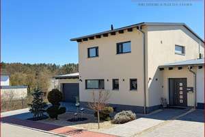 Top Modernes Familienhaus mit Smarthome, Solar, Starlink, Wallbox und Weitblick über Burglengenf. – Die vollständige Adresse der Immobilie erhältst du vom Anbieter., 93133 Burglengenfeld – Vorschaubild 1
