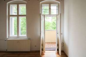 Charmante 1-Zimmer-Wohnung mit Balkon und Holzdielen in Berlin-Neukölln – sofort bezugsfrei