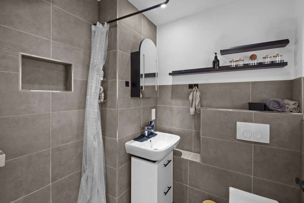 Immobilie in Pinneberg - Modernisierte 1,5-Zimmer-Wohnung mit Balkon & Aufzug – Kapitalanlage oder Eigennutzung in Pinneberg
 - Bild 3