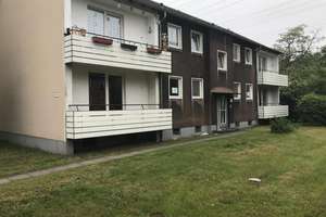 2-Zimmer-Balkonwohnung mit Laminat, Tapeten und modernem Wannenbad – Lehnackerstraße 54, 47179 Fahrn, Duisburg – Vorschaubild 1