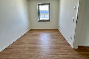 zukunftsweisende, moderne Wohnung, offene Küche zum Wohnbereich, Balkon, Badewanne, Fußbodenheizung, – Adolf-Damaschke-Ring 39, 68259 Feudenheim, Mannheim – Vorschaubild 9