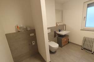 Exklusive 4-Zi.-Wohnung mit Landhausküche, Südwestbalkon, Aufzug & 2 Stellplätzen – ruhig, zentral – 91154 Roth – Vorschaubild 28