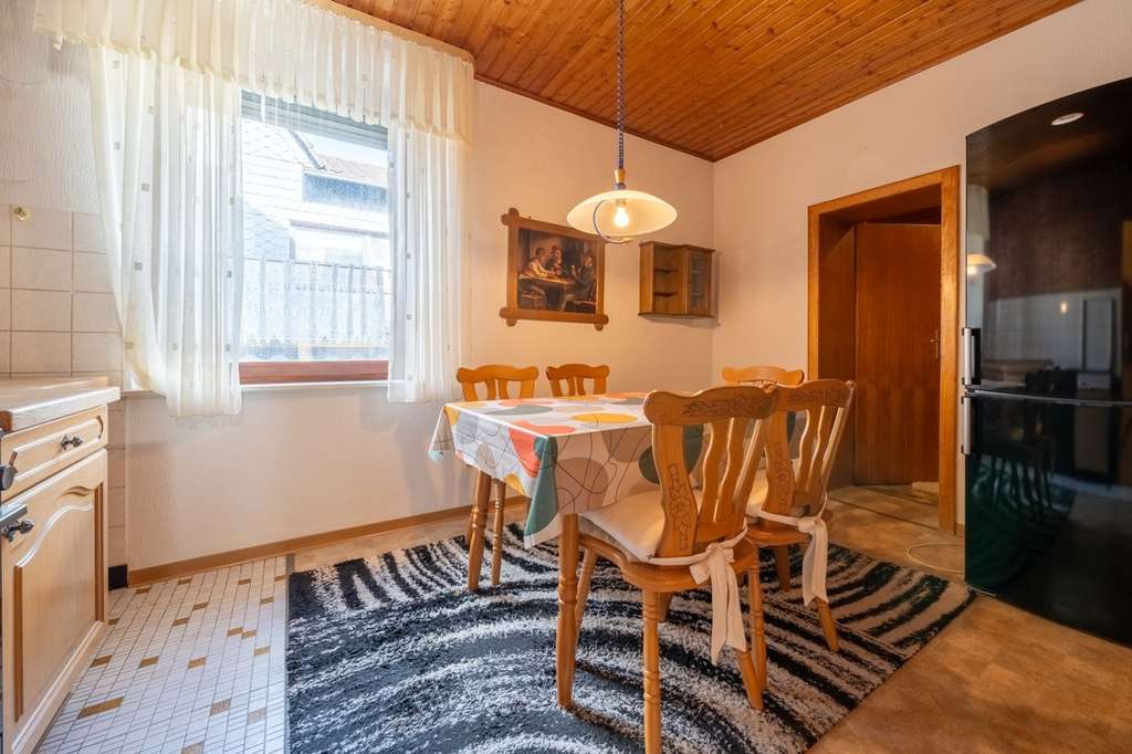 Immobilie in Neustadt - Zweifamilienhaus mit Scheune in guter Lage von Neustadt - Bild 3