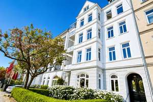 Lichtdurchflutete Altbauwohnung mit besonderem Wohnambiente