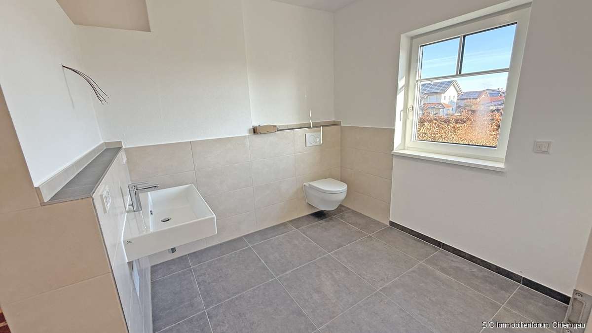 Immobilie in Fridolfing - Neubau! Großzügige 3 Zimmerwohnung in Fridolfing. Ländliches wohnen mit guter Infrastruktur. - Bild 2