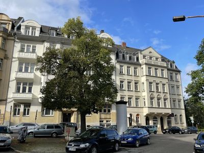 Schöne und großzügige Dachgeschoss - Wohnung mit Einbauküche!