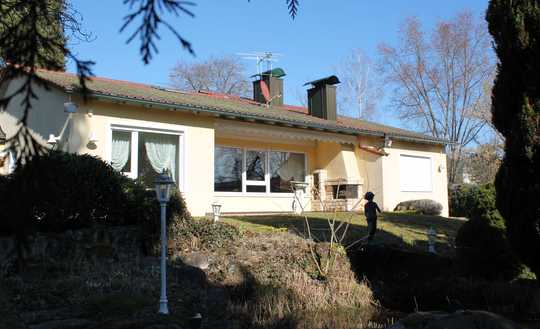 Luxuriöser Bungalow mit Terrasse und großem Garten