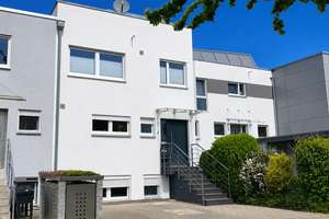 Modernes Familienhaus mit viel Wohnfläche, traumhafter Dachterrasse und Tiefgarage in ruhiger Lage – Die vollständige Adresse der Immobilie erhältst du vom Anbieter., 71711 Steinheim an der Murr – Vorschaubild 1