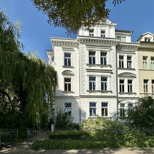 DG  Wohnung in Gründerzeitvilla mit herrlicher Dachterrasse  und weitem Blick über die Stadt
