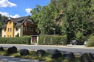 Investieren mit Weitblick – Solides Mehrfamilienhaus in idyllischer Lage von Leutenberg – Die vollständige Adresse der Immobilie erhältst du vom Anbieter., 7338 Leutenberg – Vorschaubild 1