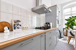 3-Zimmer-Altbauwohnung am Hackeschen Markt mit hohen Decken & französischem Balkon – Die vollständige Adresse der Immobilie erhältst du vom Anbieter., 10178 Mitte (Ortsteil), Berlin – Vorschaubild 5