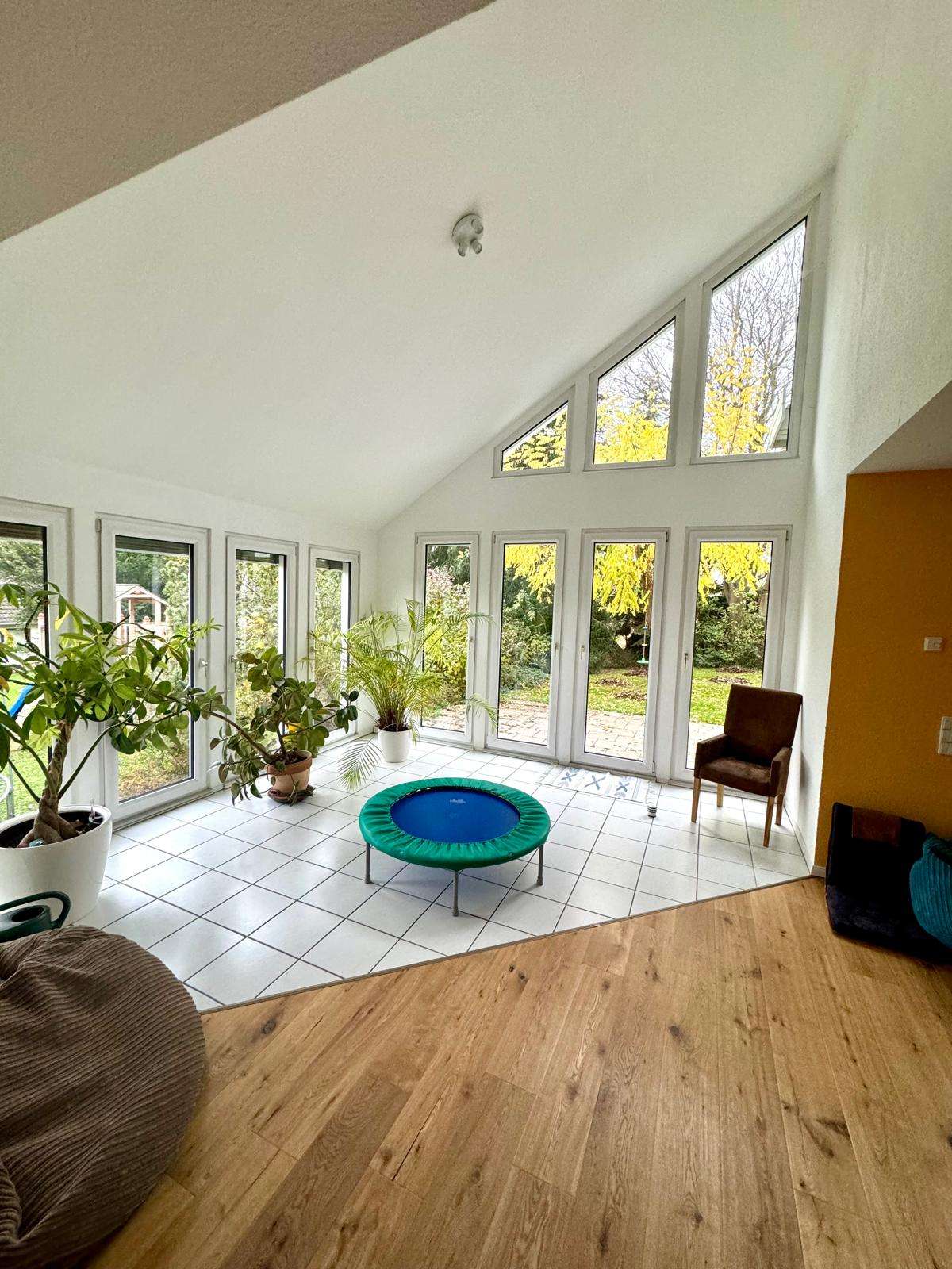 Immobilie in Flacht - Willkommen im Sonnenglanz! Lichtdurchflutetes Zuhause mit großzügigem Gartenparadies - Bild 4