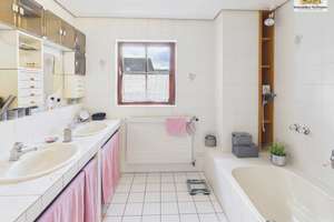Exklusives Zweifamilienhaus mit 68 m² Dachterrasse, 4 Balkonen & Doppelgarage – Die vollständige Adresse der Immobilie erhältst du vom Anbieter., 63768 Hösbach – Vorschaubild 12