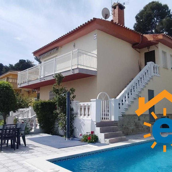 GELEGENHEIT!!! Freistehende Villa in der Cosse-Straße in Salou mit Pool!!!