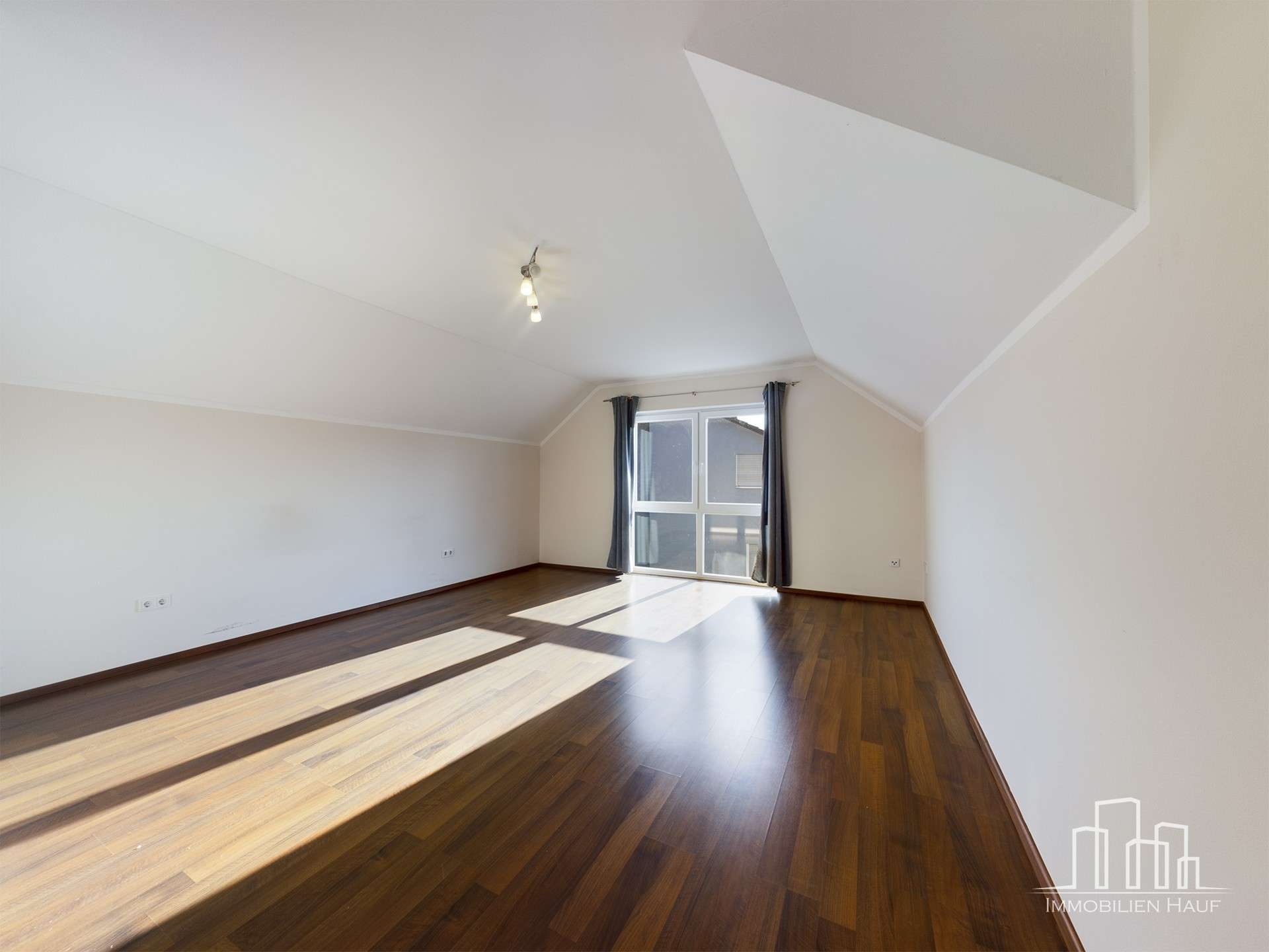 Immobilie in Weilerbach - Weilerbachs Wohnjuwel - Platz, Stil, Perspektive! - Bild 4