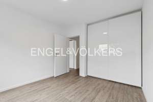 Ruhige 2-Zimmer-Wohnung mit Loggia und Stellplatz in Köln-Nippes – Die vollständige Adresse der Immobilie erhältst du vom Anbieter., 50735 Niehl, Köln – Vorschaubild 3