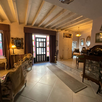 SCHÖNES HAUS ZUM VERKAUF IM HERZEN VON MONDA