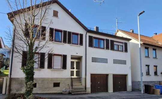 Tolles Haus mit großem Garten, zwei Garagen und viel viel Platz!