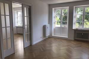 Stilvolle, großzügige 3-Zimmer-Wohnung mit großem Balkon und Weserblick