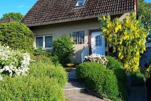 Freistehendes Einfamilienhaus in begehrter Lage von Neumünster-Gartenstadt – großes Grundstück