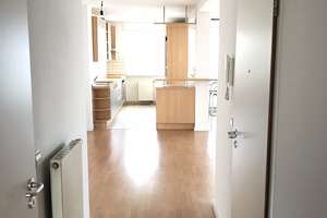 3 Zimmer Wohnung mit Einbauküche und Balkon in sehr ruhige Lage 