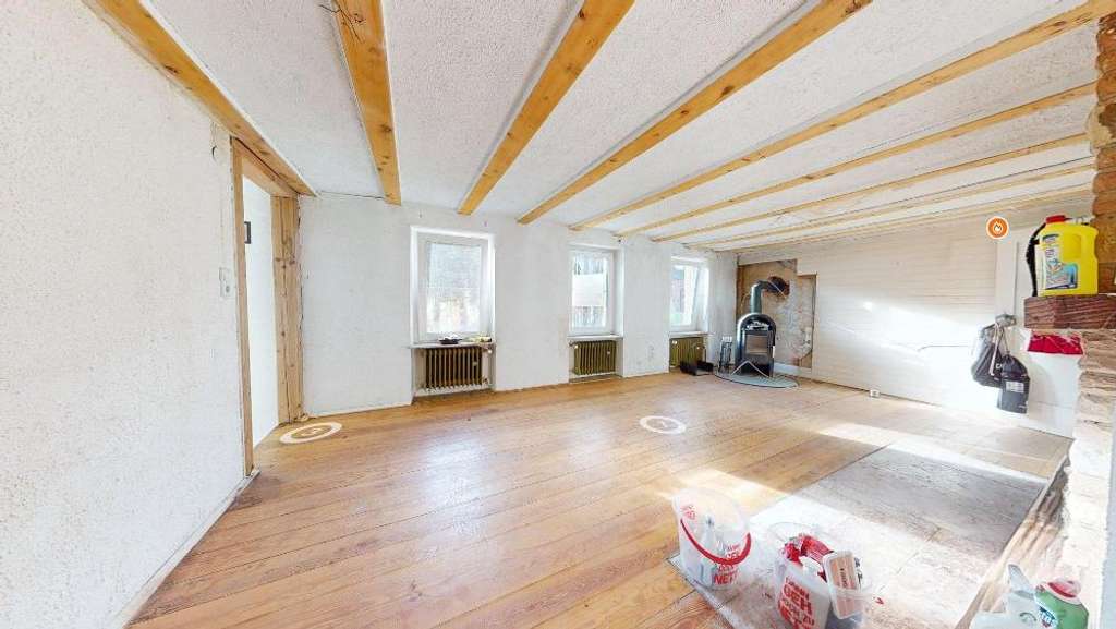 Immobilie in Waldfischbach-Burgalben - +++ Für Handwerker im Ortszentrum: Geräumiges 2-3 Familienhaus mit Balkon, überdachtem Freisitz, Garten und 2 Garagen in ruhiger Seitenstraße+++ - Bild 0