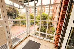 **ZENTRALES WOHNEN IM ALSTERTAL** renovierte 2-Zimmer-Wohnung mit sonnigem Balkon + TG – Hamburg – Vorschaubild 2