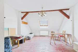 Teilausgebaute Dachgeschoss-Wohnung in Berlin-Spandau