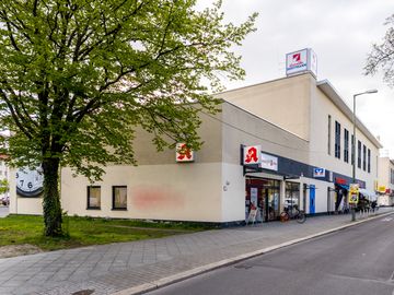 Johannisthal - gepflegte, selling moderne Laden- / Bürofläche - vormals Friseursalon