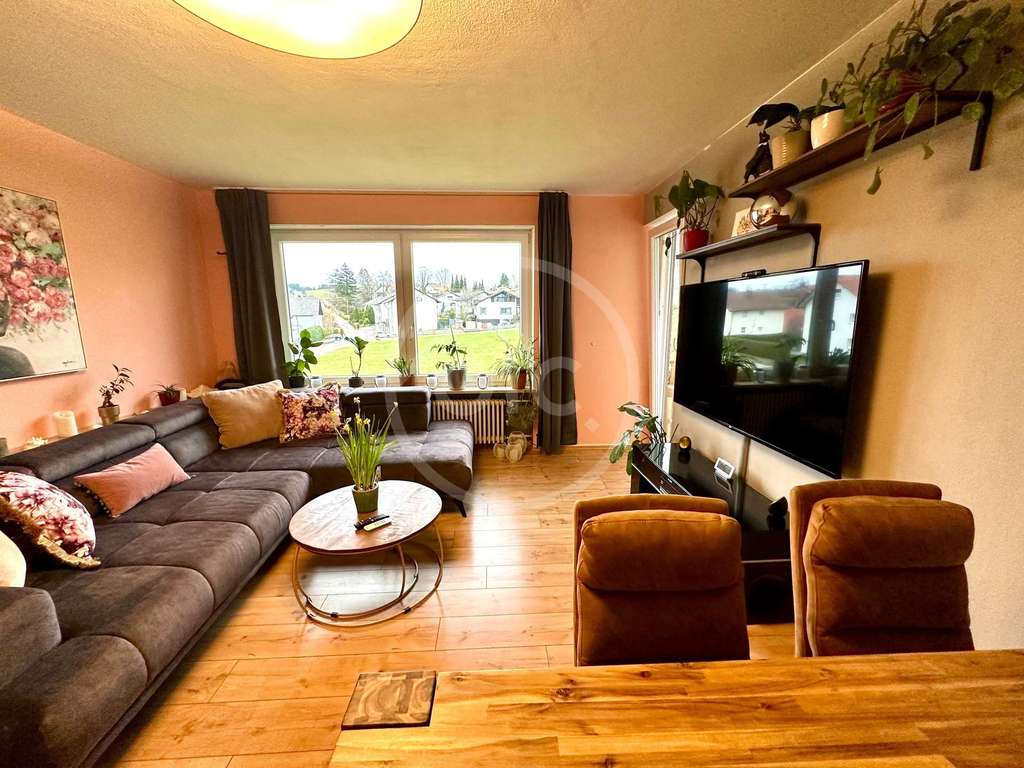 Immobilie in Günzach - Attraktive Kapitalanlage: Charmante 4-Zimmer-Etagenwohnung in Günzach - Bild 0