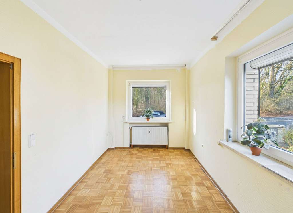 Immobilie in Sehnde - Generationenwohnen oder Renditeobjekt - Haus mit zwei Wohneinheiten, Terrasse & Gartenidylle - Bild 2