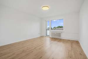 Frisch renovierte 3-Zimmer-Wohnung mit Balkon und Aufzug - sofort einziehen, provisionsfrei